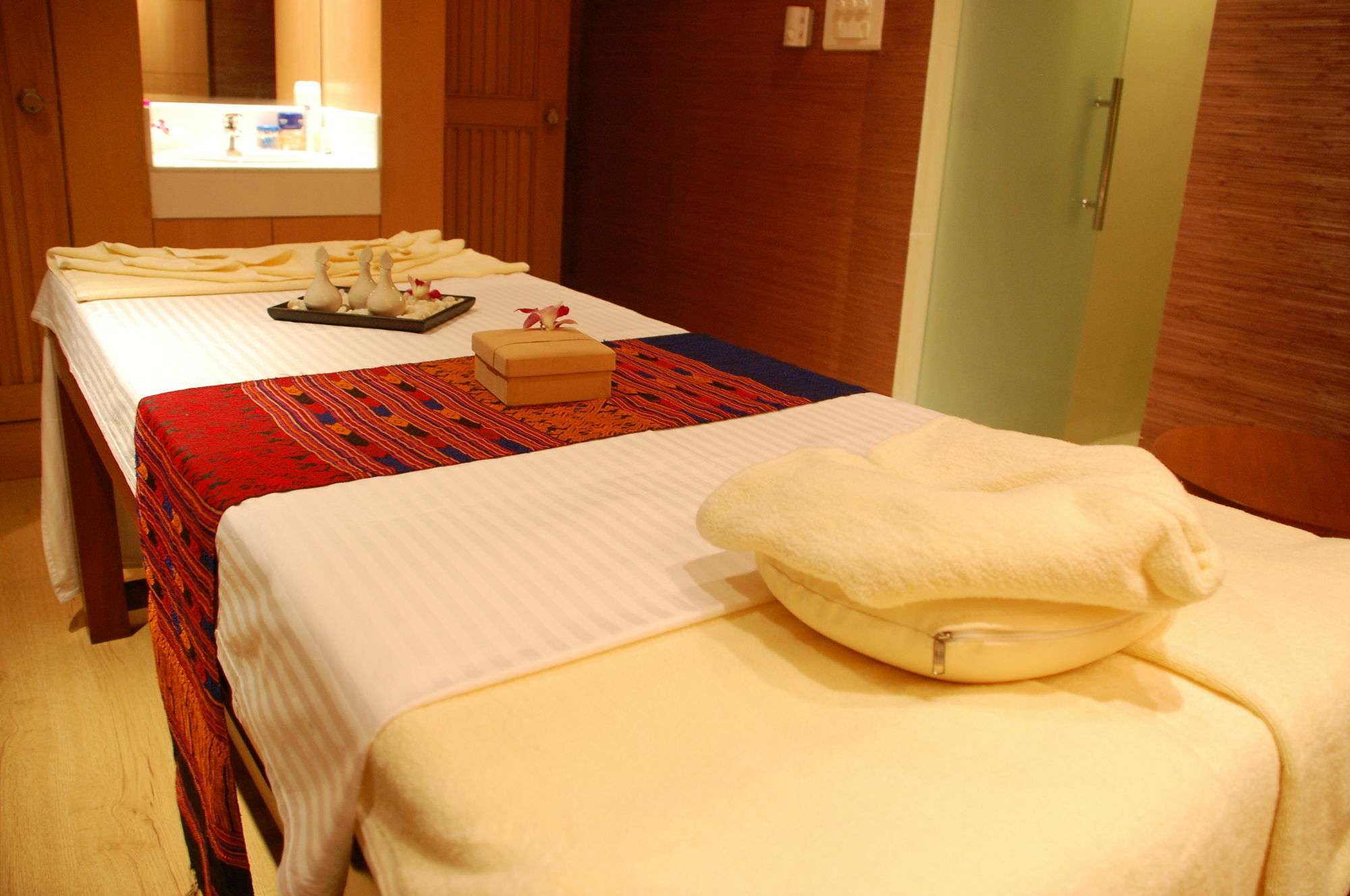 Ellaa Hotel Gachibowli Hyderabad Ngoại thất bức ảnh